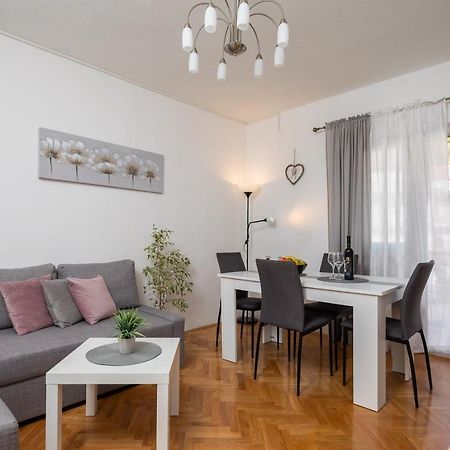 Apartment Beba Dugi Rat Buitenkant foto