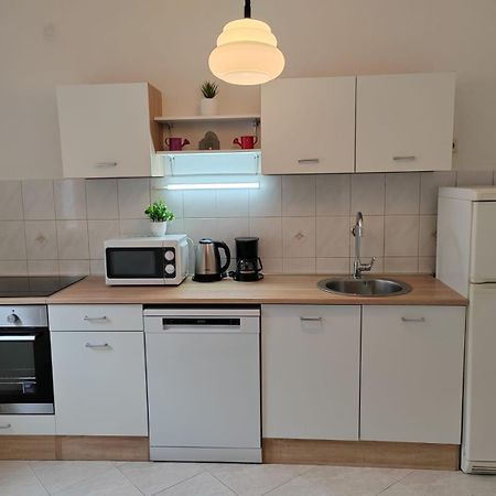 Apartment Beba Dugi Rat Buitenkant foto