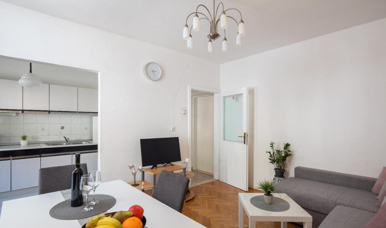 Apartment Beba Dugi Rat Buitenkant foto