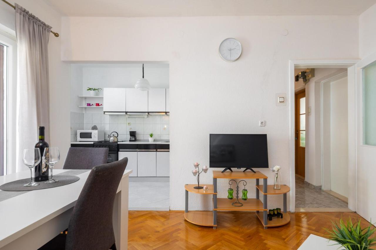 Apartment Beba Dugi Rat Buitenkant foto