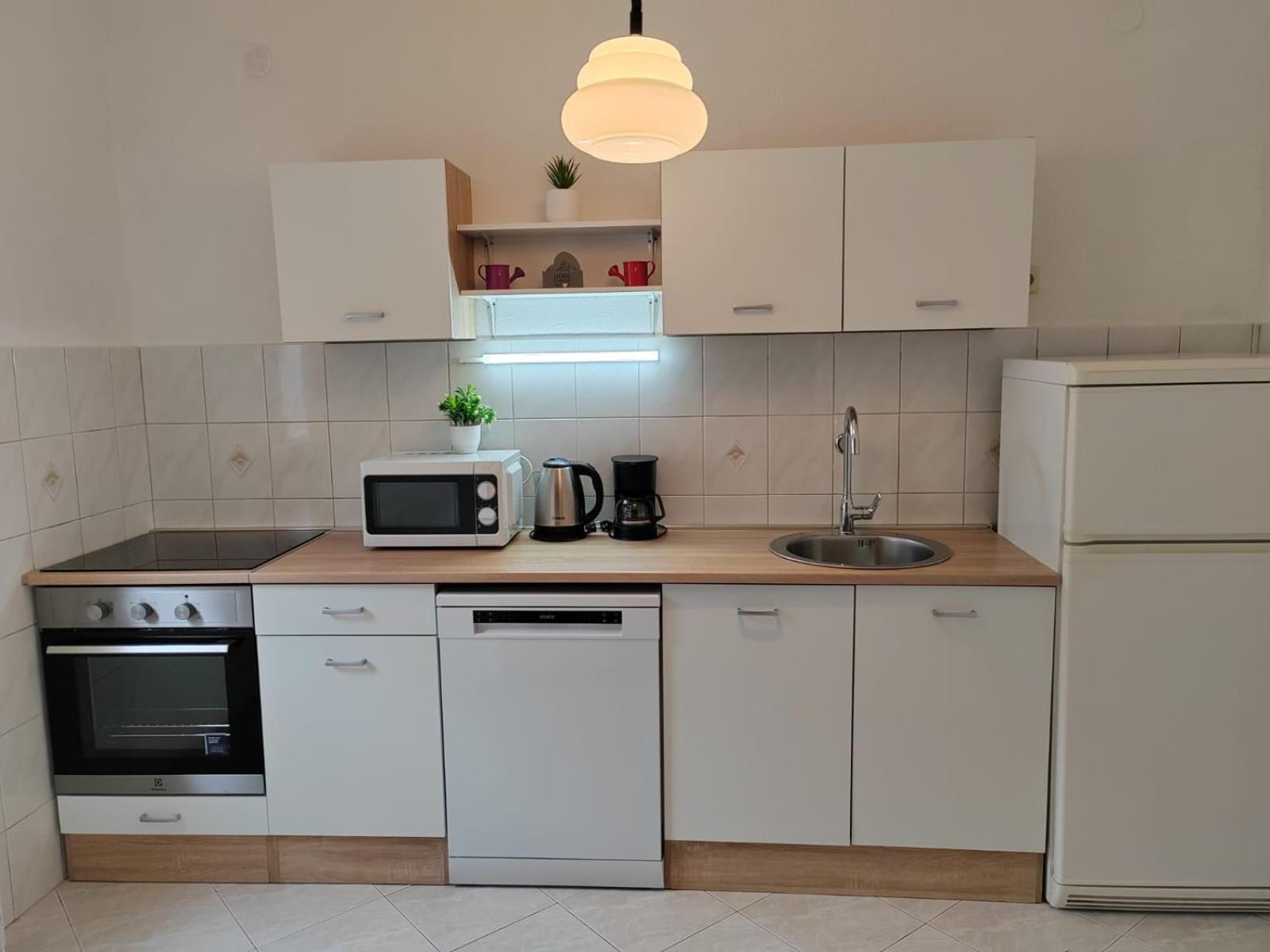 Apartment Beba Dugi Rat Buitenkant foto